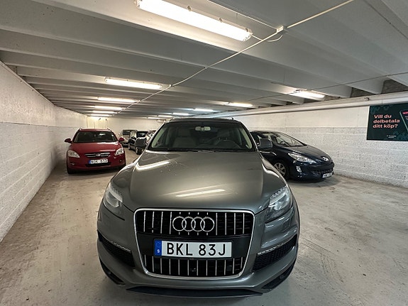 Audi Q7 4 of 5