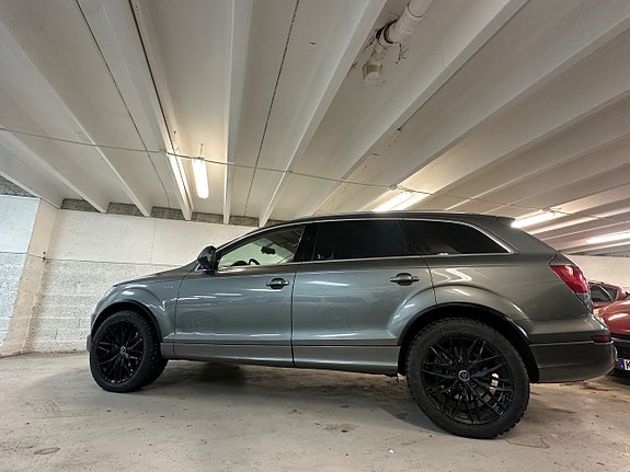 Audi Q7 3 of 5