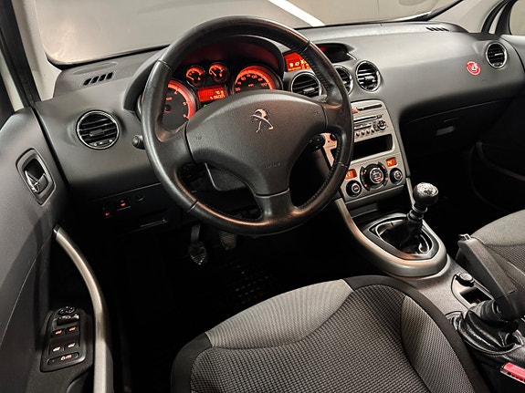 Peugeot 308 8 of 15