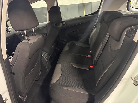 Peugeot 308 12 of 15