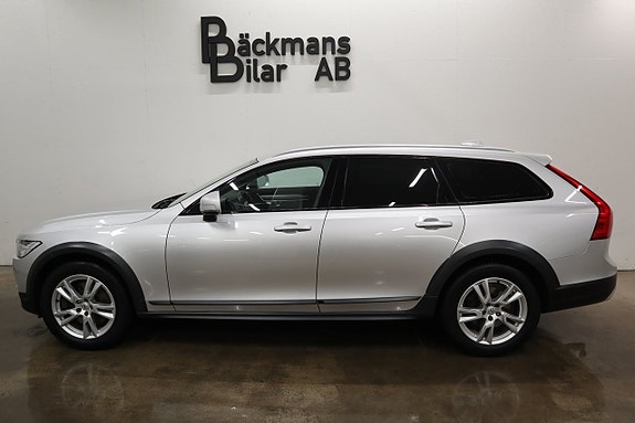 Volvo V90 Cross Country 3 of 5