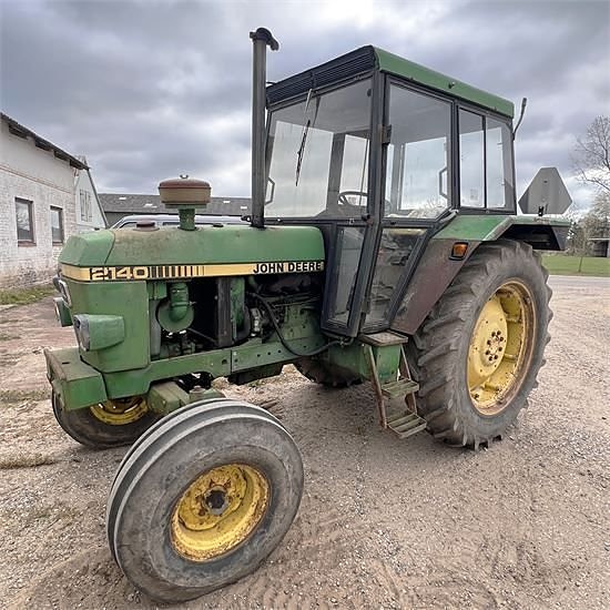 John Deere 2140