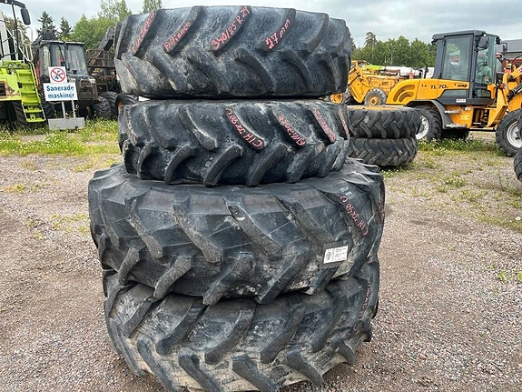 Pirelli 420/85R34  340/85R24 till Case JX 90U