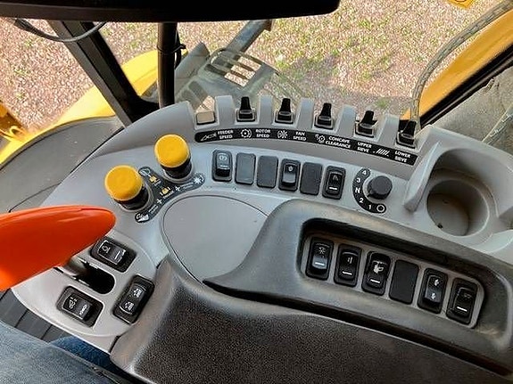 New Holland CX 8080 Elevation 7 of 19