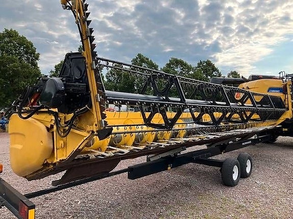 New Holland CX 8080 Elevation 17 of 19