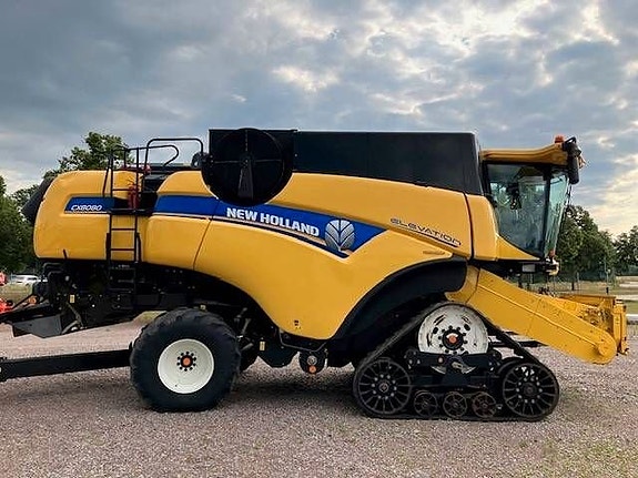 New Holland CX 8080 Elevation 2 of 5