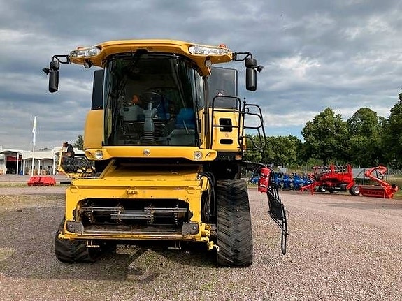 New Holland CX 8080 Elevation 4 of 5