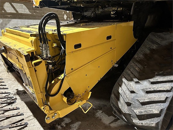 New Holland CR 9090 4 of 5