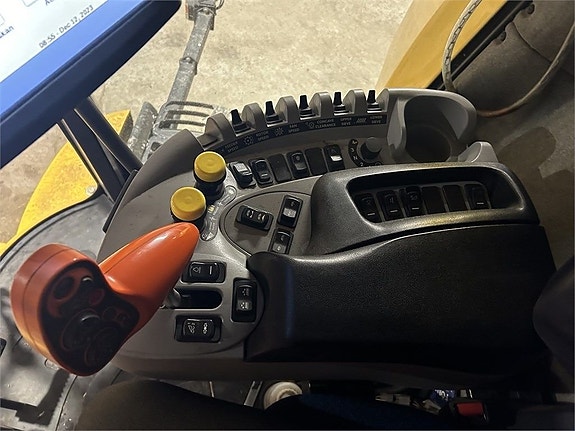 New Holland CR 9090 8 of 12