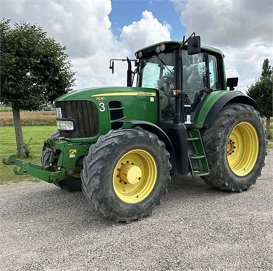 John Deere 7530