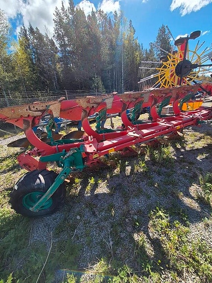 Kverneland ES-85 5-skärig växelplog. 2 of 4