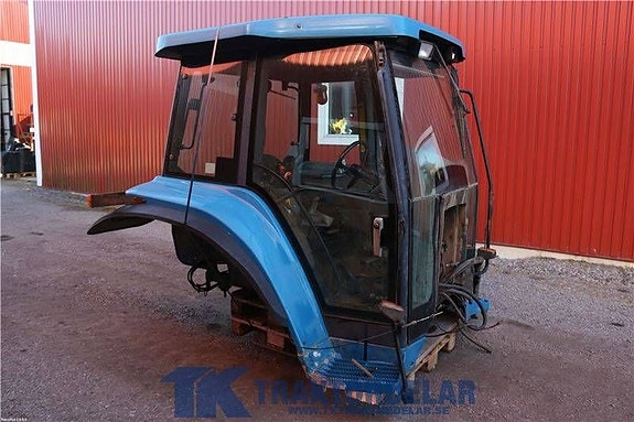 New Holland 8870 2 of 6