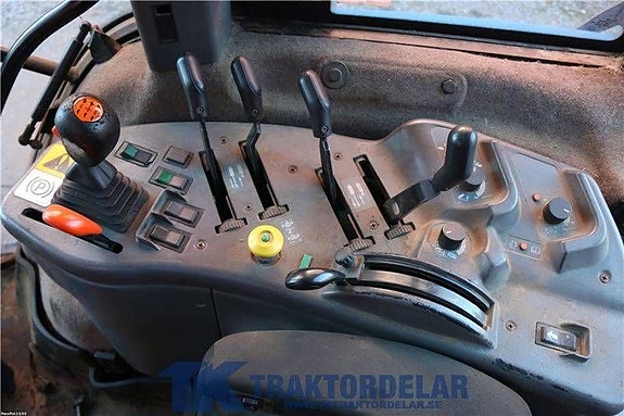New Holland 8870 5 of 6