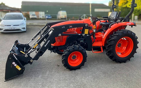 Kubota L1 minitraktor 3 of 4