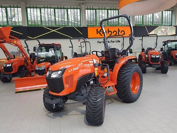 Kubota L1 minitraktor 2 of 4