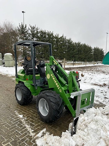 STRIEGEL Kompaktlastare 305 YA