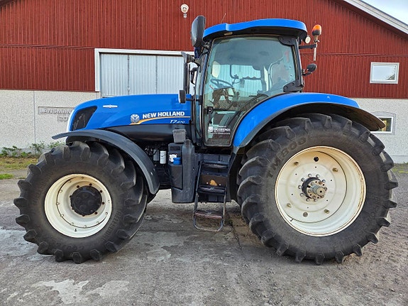 New Holland T7