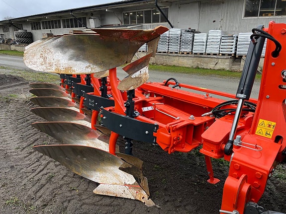 Kubota RM6105V On-Land/fåra 6-skärig plog Variomat