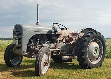 Däck och slangar till veterantraktor