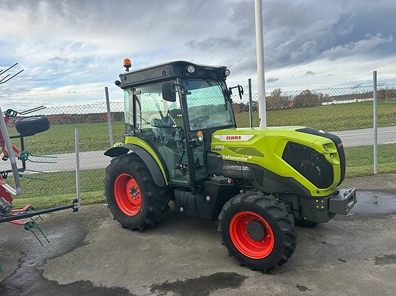 CLAAS Nexos 220