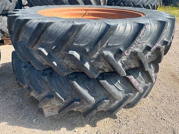 Taurus 13,6-R38 på fälg Case , MF , BM , IH