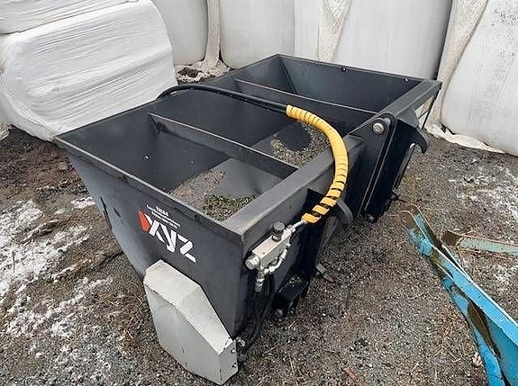 XYZ 870L Sandspridare