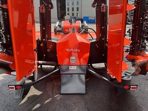 Kubota Butterfly DMC 63100 T BX 4 of 7