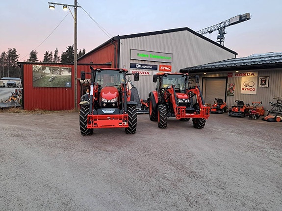 Kubota M4 med lastare 2 of 3