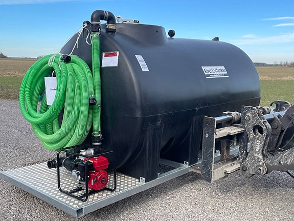 Älvestad-Tanken Vatten transporttank 8000 liter pump ramverk