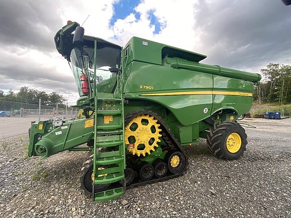 John Deere S790i 2 of 14