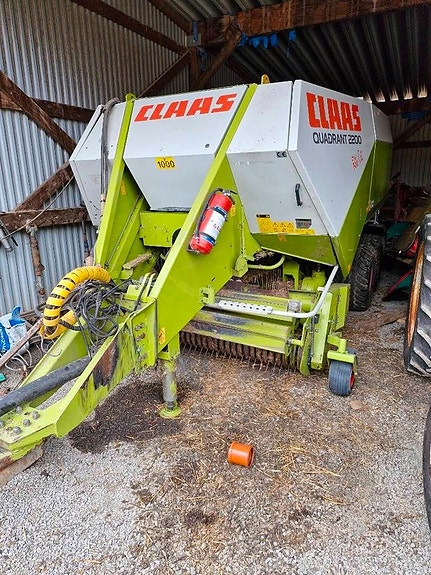 CLAAS Qvadrant 2200 FC med balstaplare