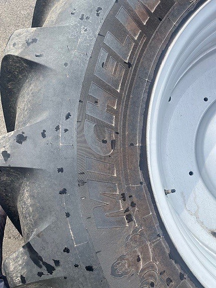 MICHELIN MACHXBIB 710  / 70 R42 4 of 5