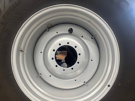 MICHELIN MACHXBIB 710  / 70 R42 5 of 5