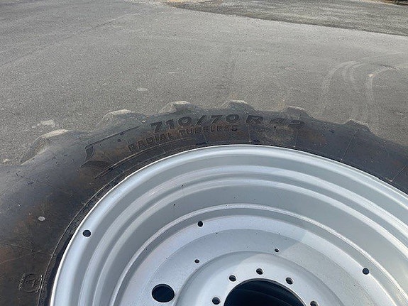 MICHELIN MACHXBIB 710  / 70 R42 3 of 5