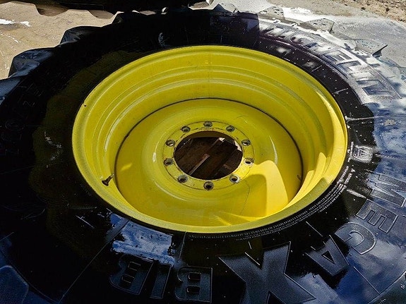 Michelin MegaXbib 710/75-R34 7 of 8
