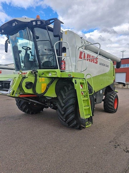 CLAAS Lexion 540 2 of 5