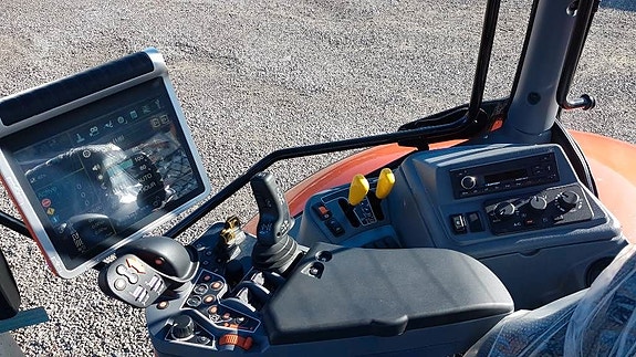Kubota M 7173 7 of 8