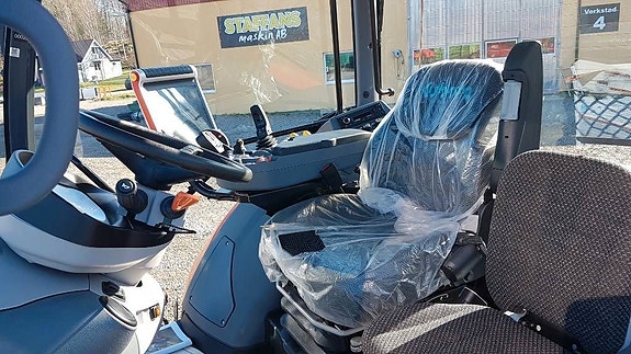 Kubota M 7173 6 of 8