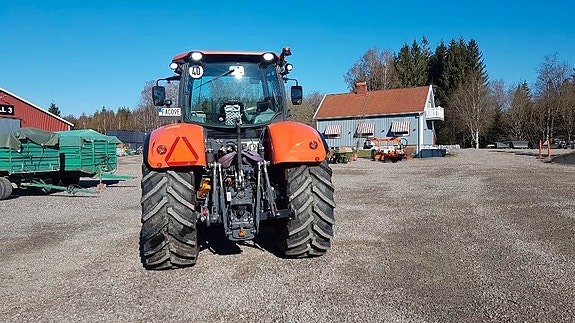 Kubota M 7173 2 of 8