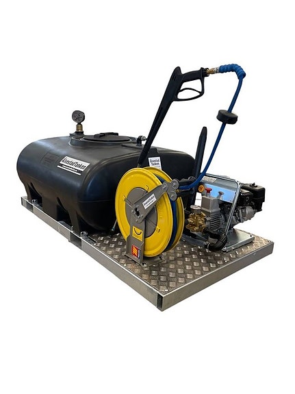 Uthyres Vattenplattform 500L med bensindriven högtryckstvätt