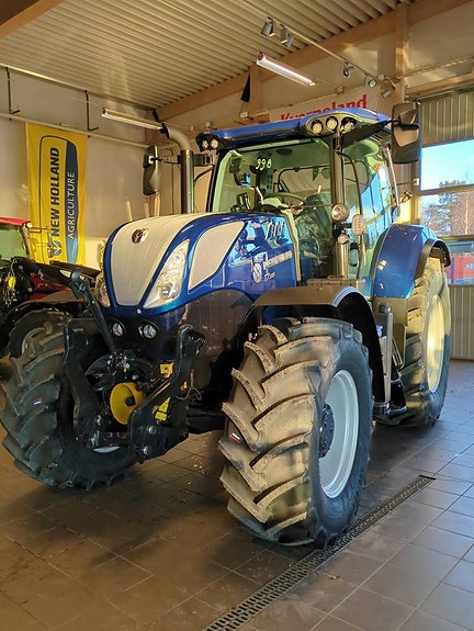 New Holland T7
