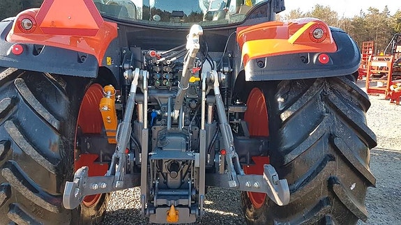 Kubota M 6-142 5 of 7