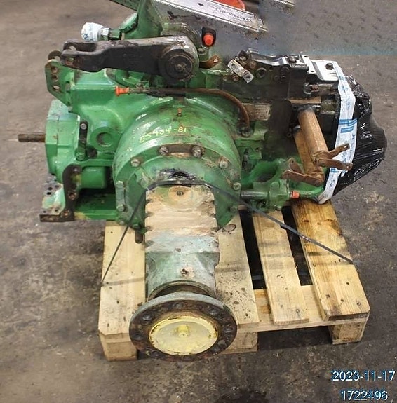 John Deere 3140 4 of 6