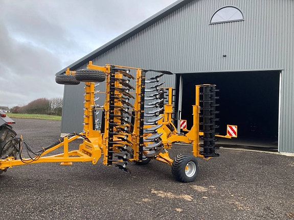 Staltech bogserade tallriksredskap