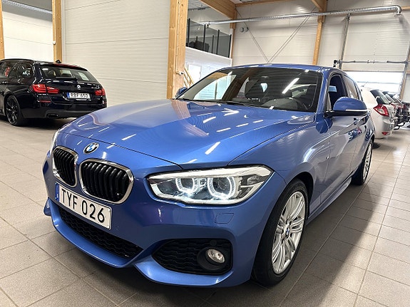 BMW 118i 3 of 5