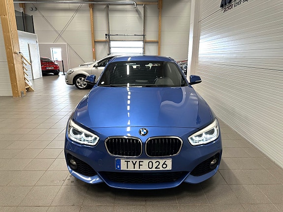 BMW 118i 2 of 5