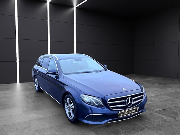 Mercedes-Benz E200 3 of 5