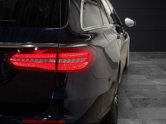 Mercedes-Benz E200 5 of 5