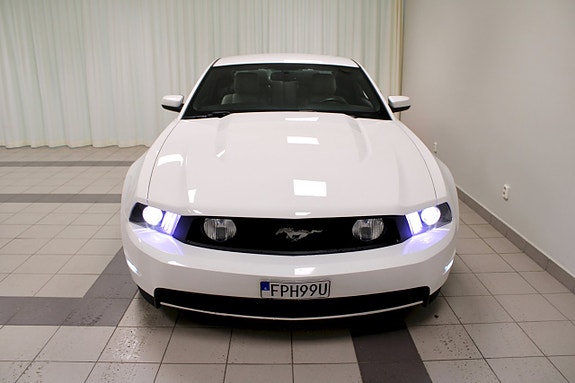 Ford Mustang 2 of 5