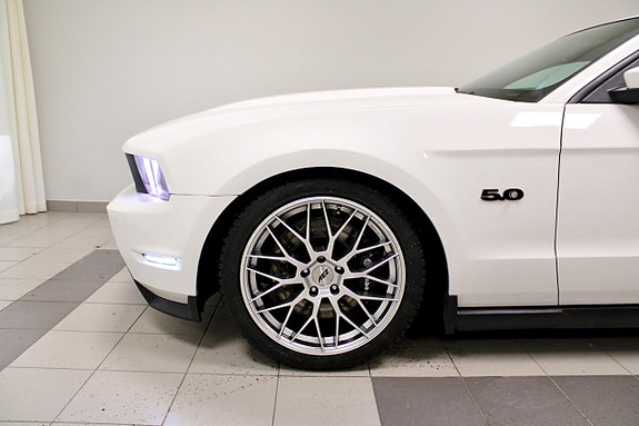 Ford Mustang 4 of 5